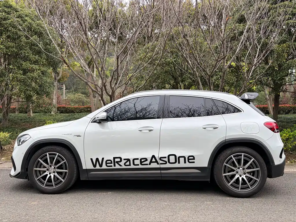 Mercedes-Benz GLA AMG 2023 — фото 4