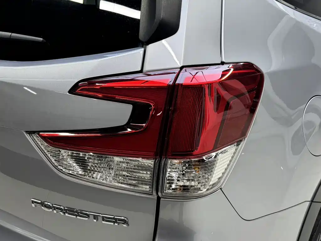 Subaru Forester 2024 — фото 12