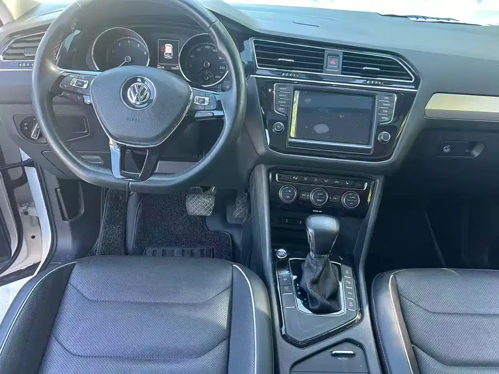 Volkswagen Tiguan L 2017 — фото 3