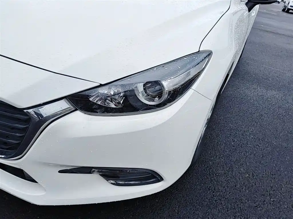 Mazda 3 Axela 2018 — фото 24