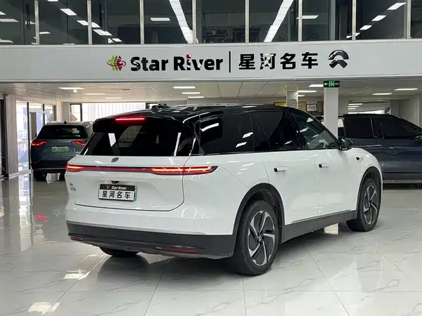 NIO ES8 2023