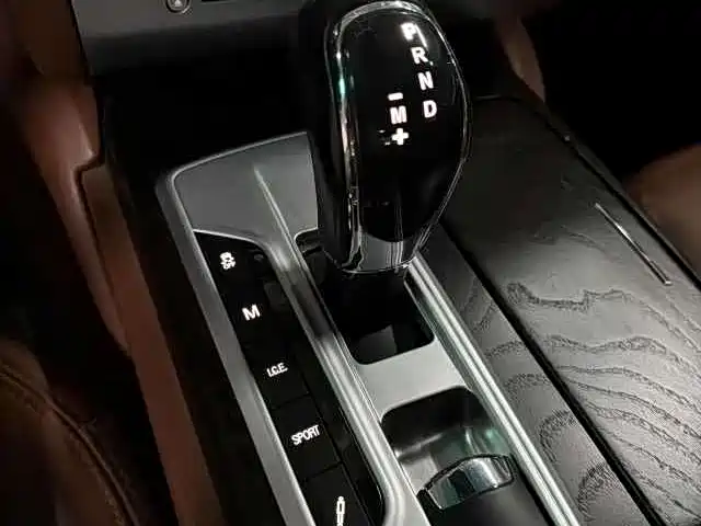 Maserati Quattroporte 2017 — фото 15