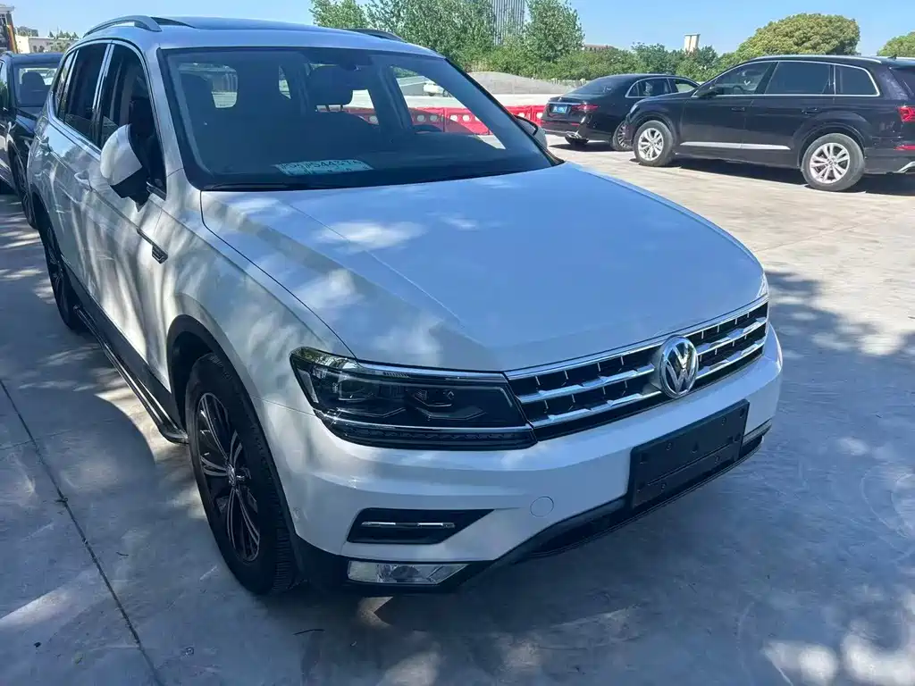 Volkswagen Tiguan L 2017 — фото 2