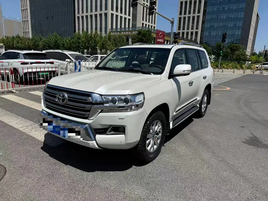 Toyota Land Cruiser 2017 — фото 1