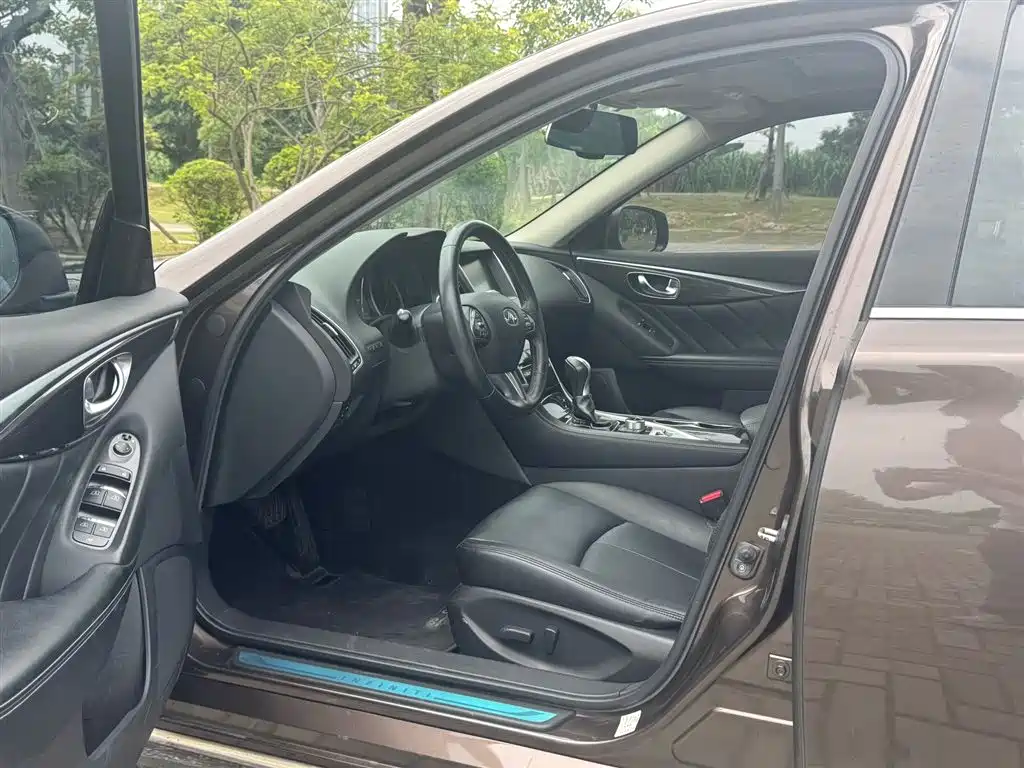 Infiniti Q50L 2015