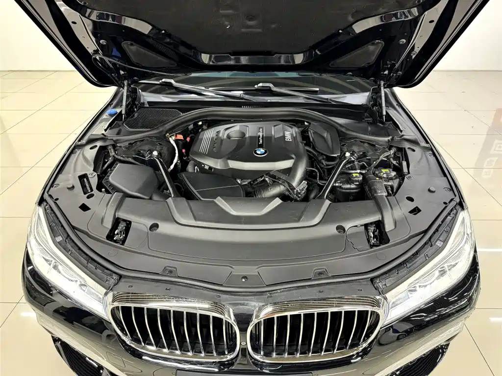 BMW 7 Series 2018 — фото 26