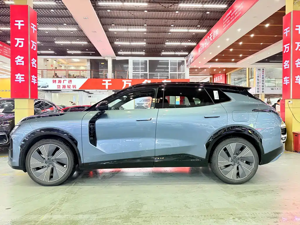 Lynk & Co 08 EM-P 2025 — фото 3