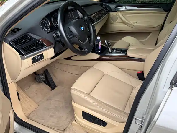BMW X6 2011
