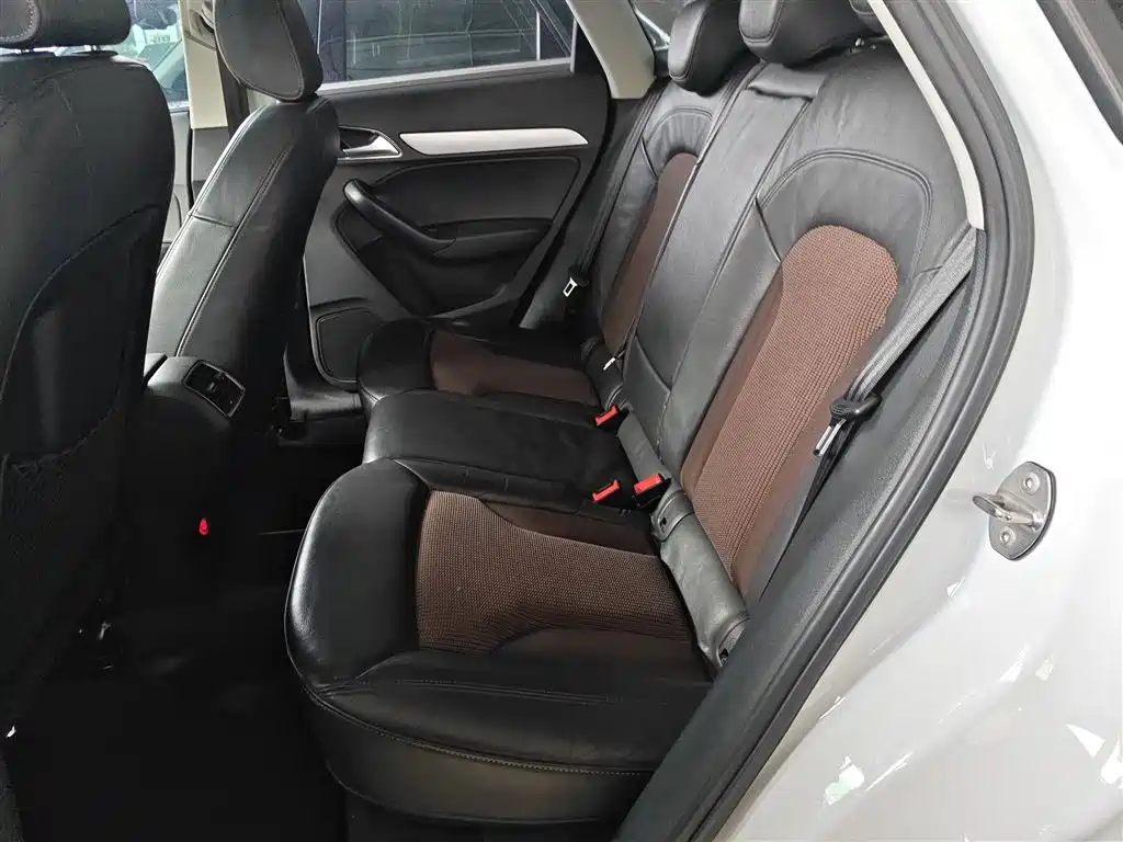Audi Q3 2017 — фото 13