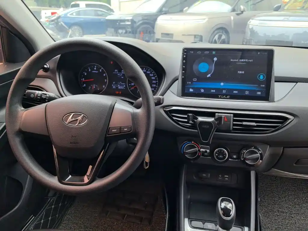 Hyundai Elantra 2018 — фото 10
