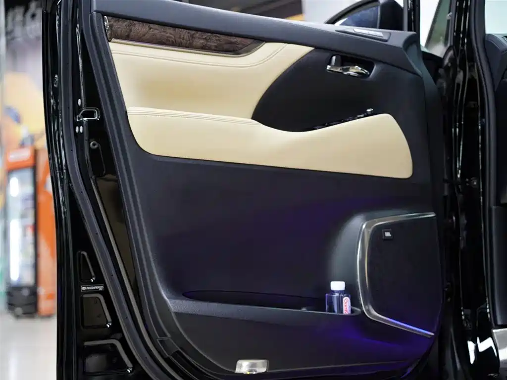 Toyota Alphard 2023 — фото 29