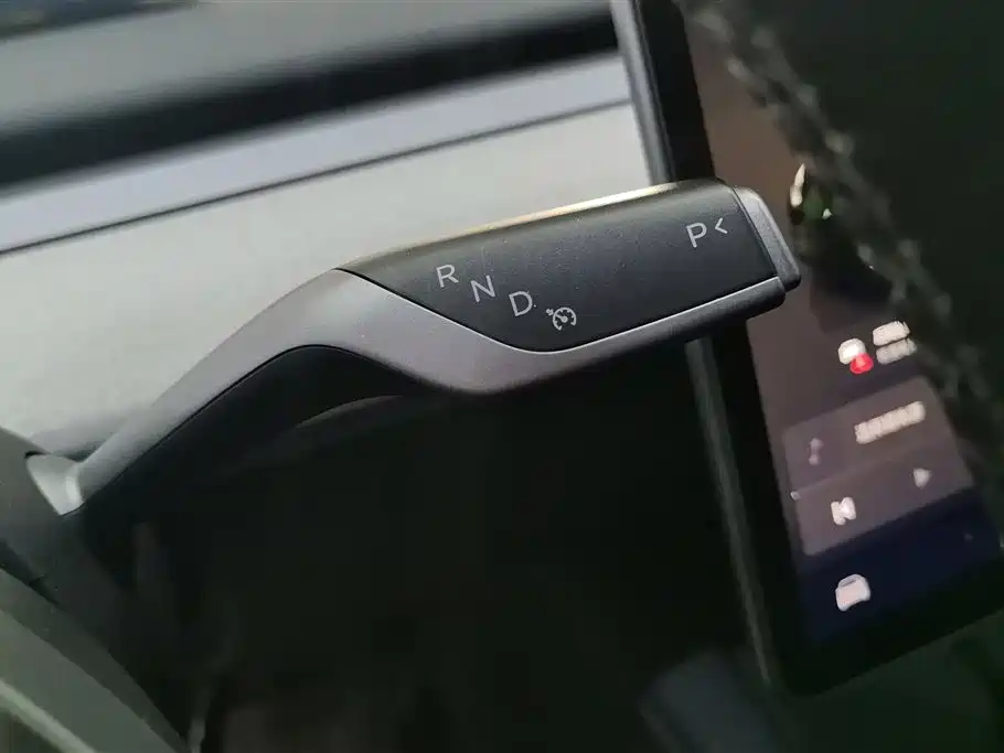 Tesla Model Y 2024 — фото 16