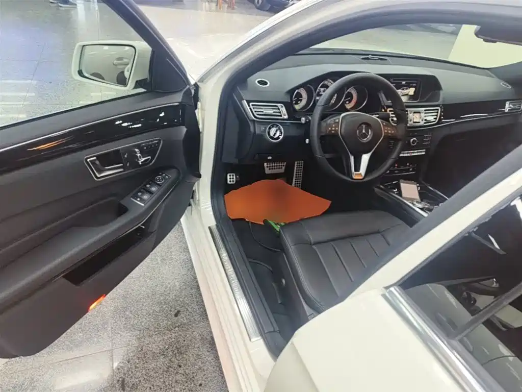 Mercedes-Benz E-Class 2015 — фото 16