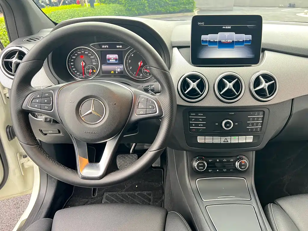 Mercedes-Benz B-Class 2018 — фото 24