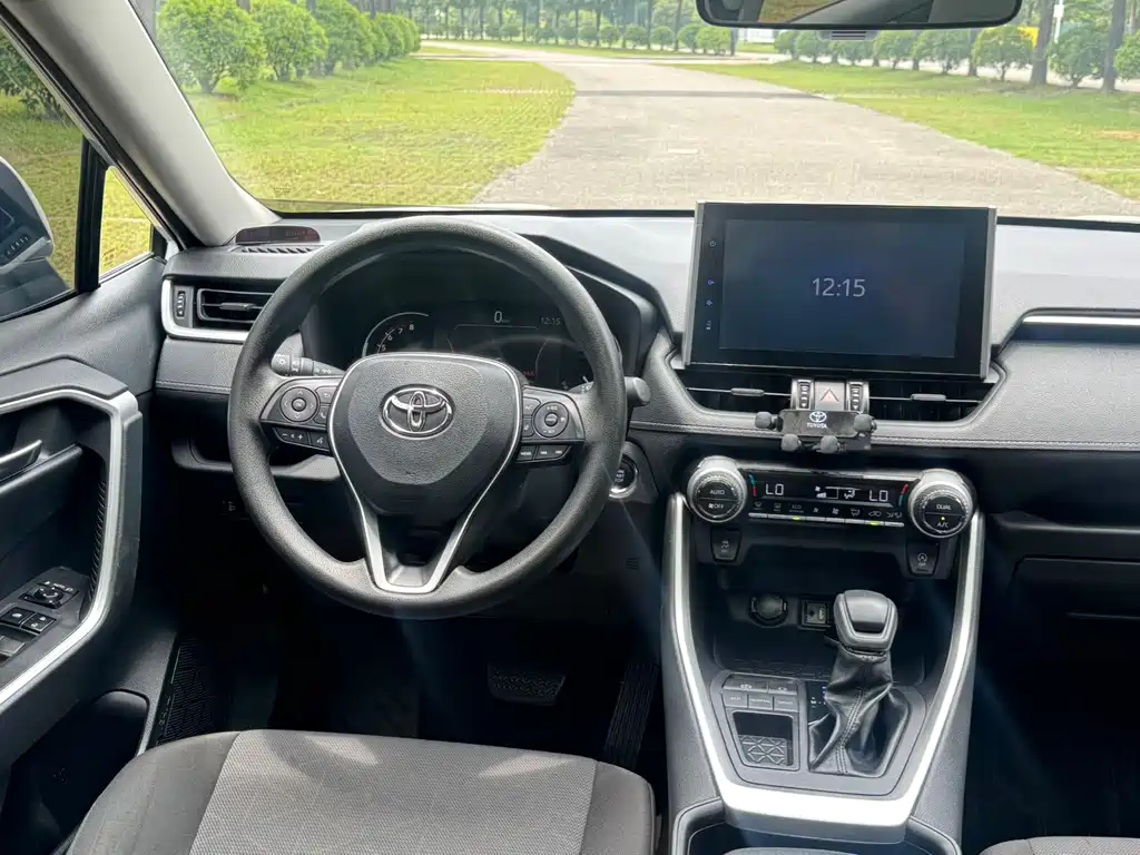 Toyota RAV4 2023 — фото 15
