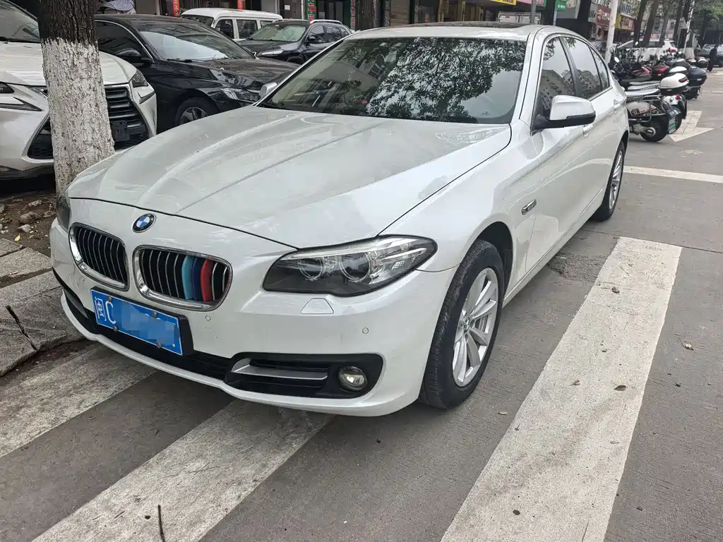 BMW 5 Series 2015 — фото 1