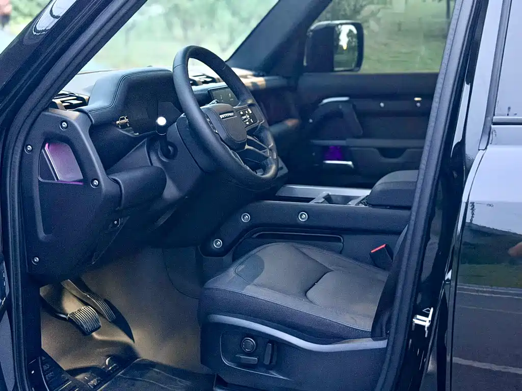 Land Rover Defender 2025 — фото 10