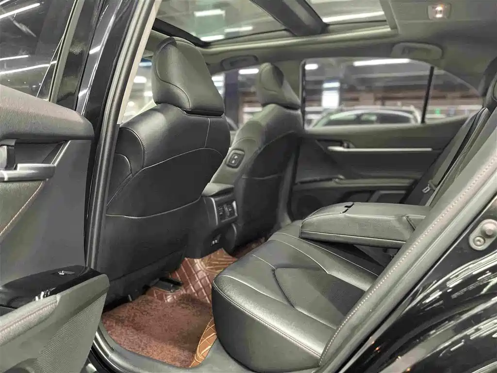 Toyota Camry 2020 — фото 10
