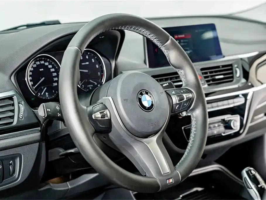 BMW 1 Series 2020 — фото 10