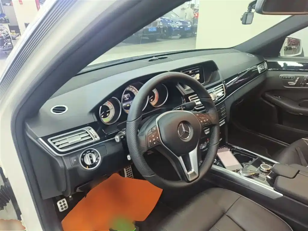 Mercedes-Benz E-Class 2015 — фото 10