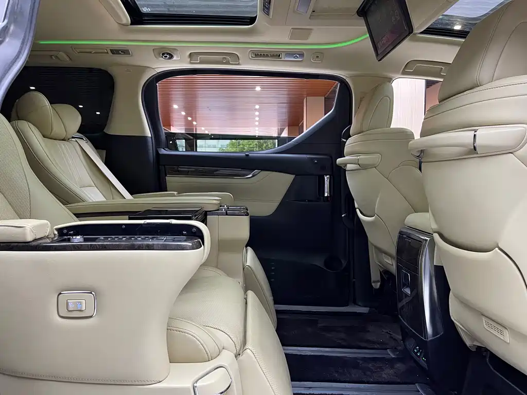 Toyota Alphard 2020 — фото 8