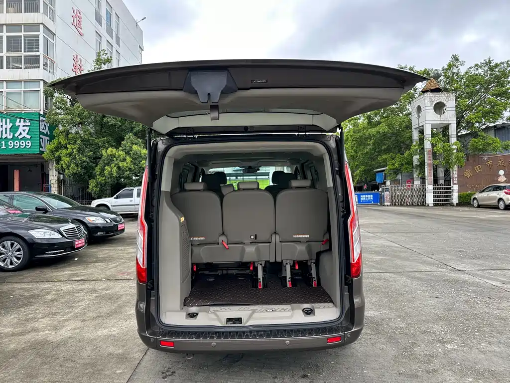 Ford Tourneo 2017 — фото 12