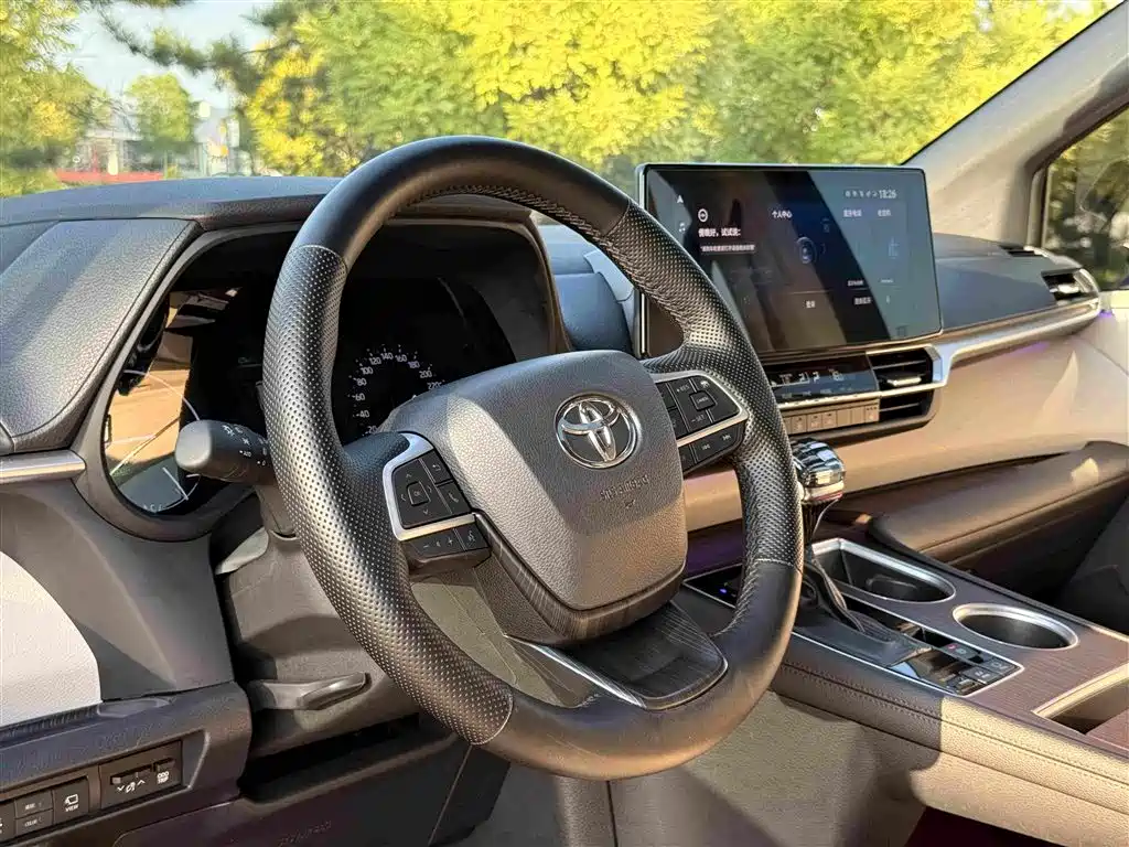 Toyota Granvia 2024