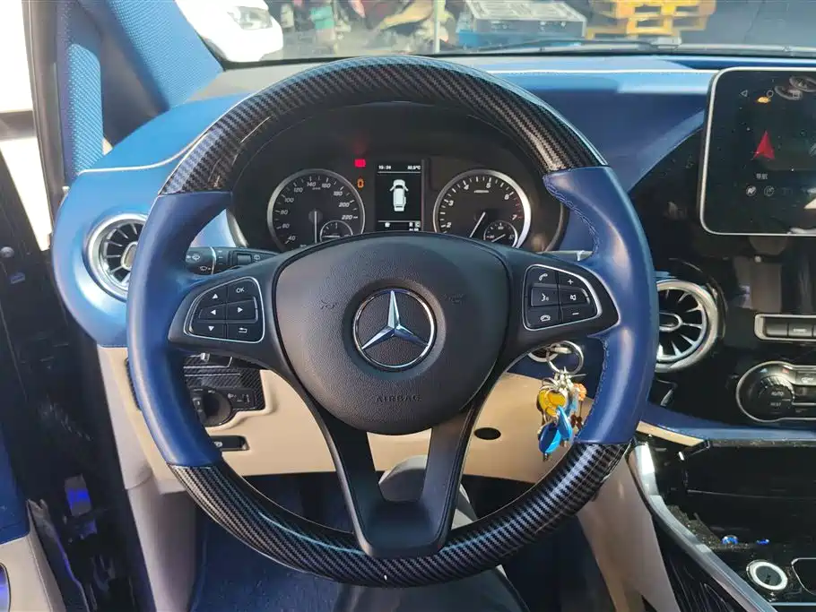 Mercedes-Benz Vito 2023 — фото 15