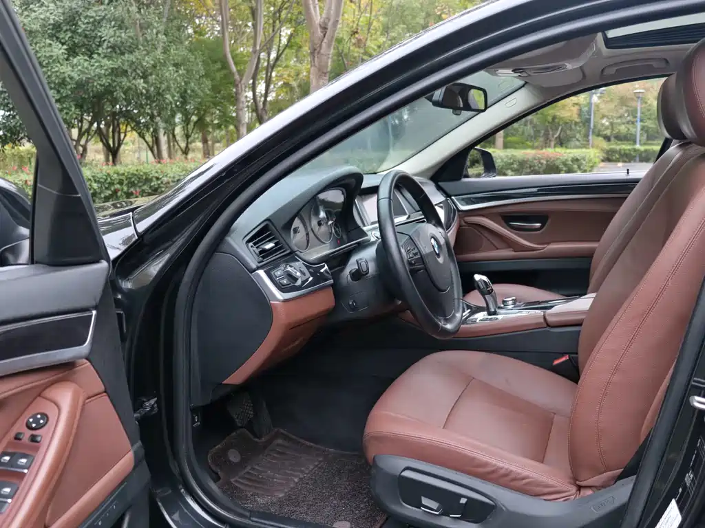 BMW 5 Series 2015 — фото 30