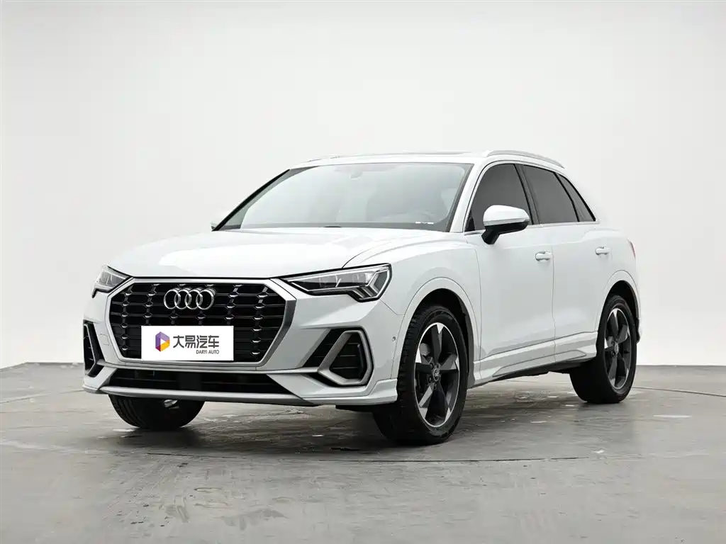 Audi Q3 2022 — фото 1
