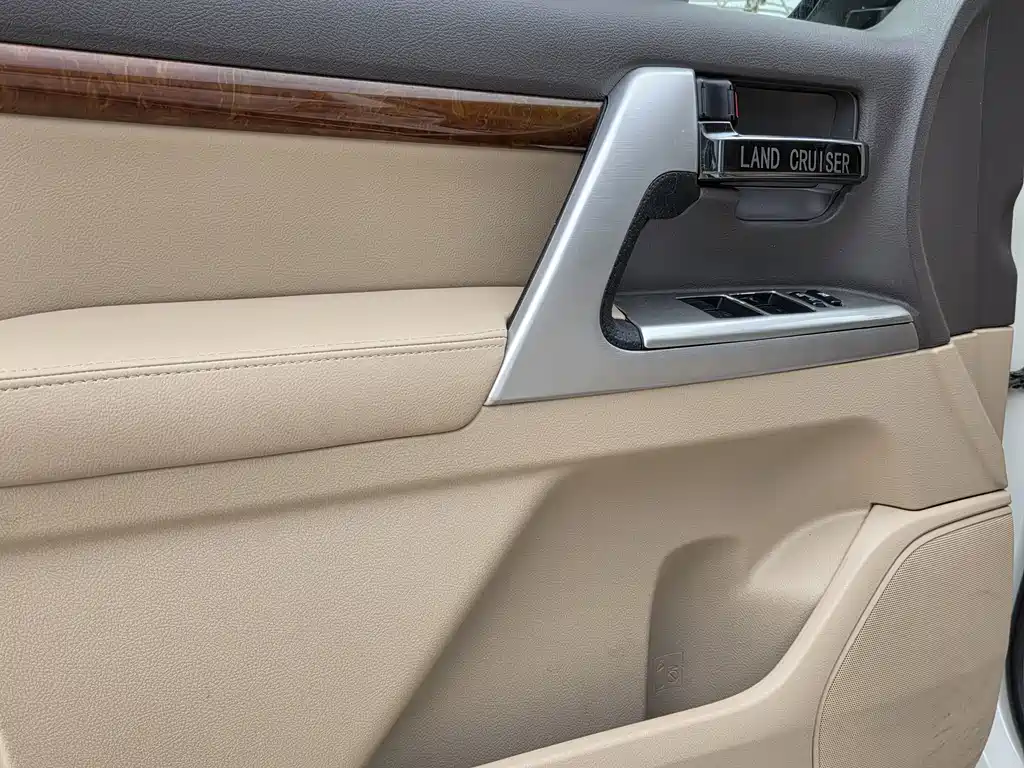 Toyota Land Cruiser 2015 — фото 7