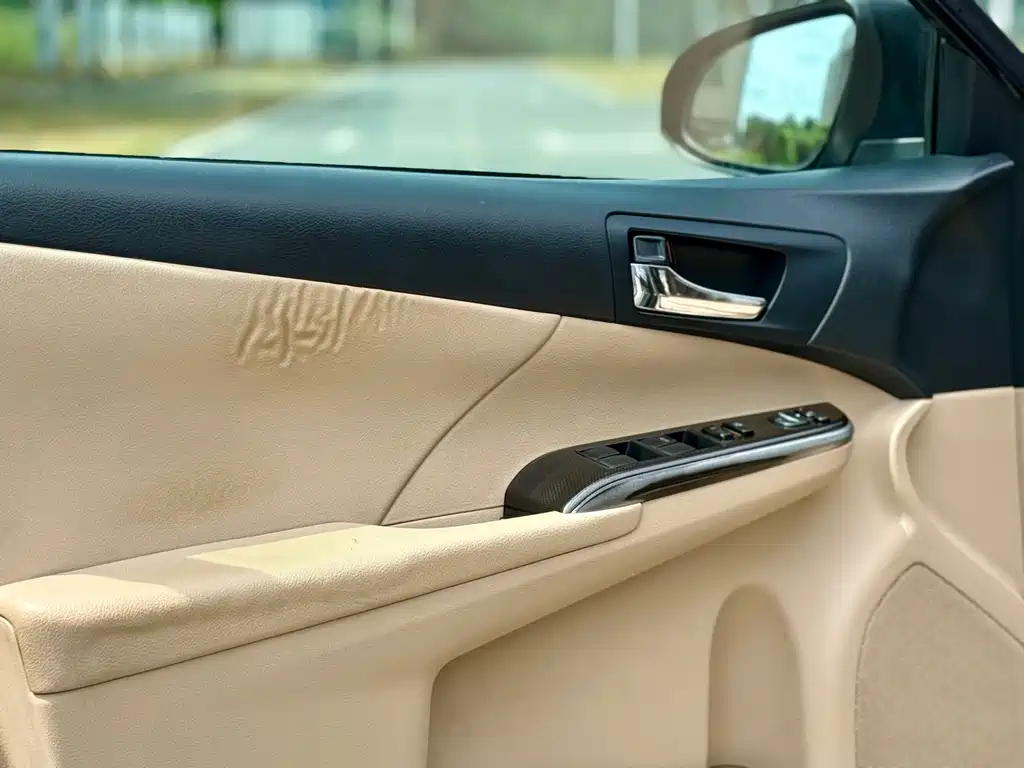 Toyota Camry 2014 — фото 10