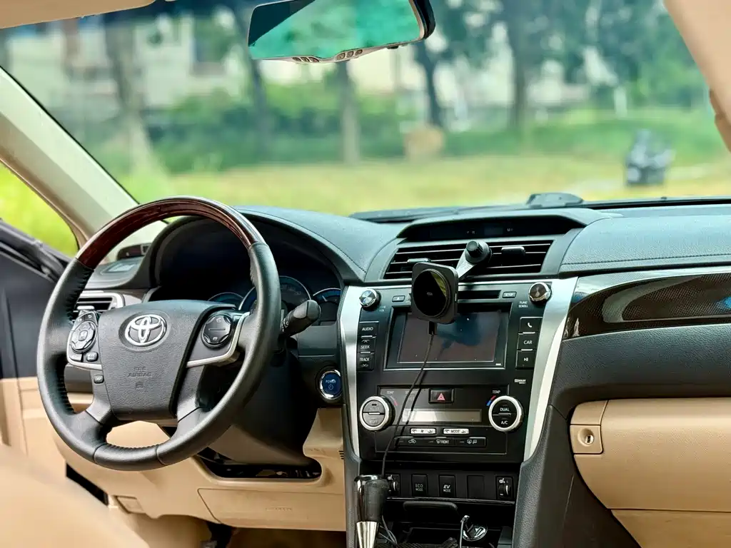 Toyota Camry 2014 — фото 17