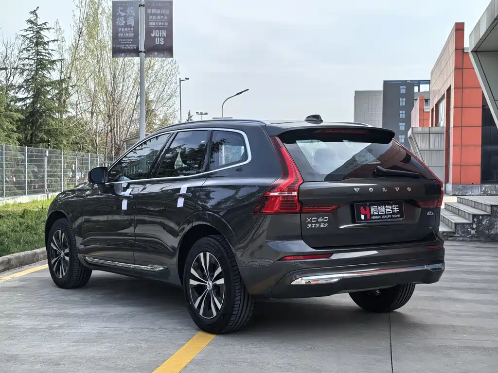 Volvo XC60 2022 — фото 25