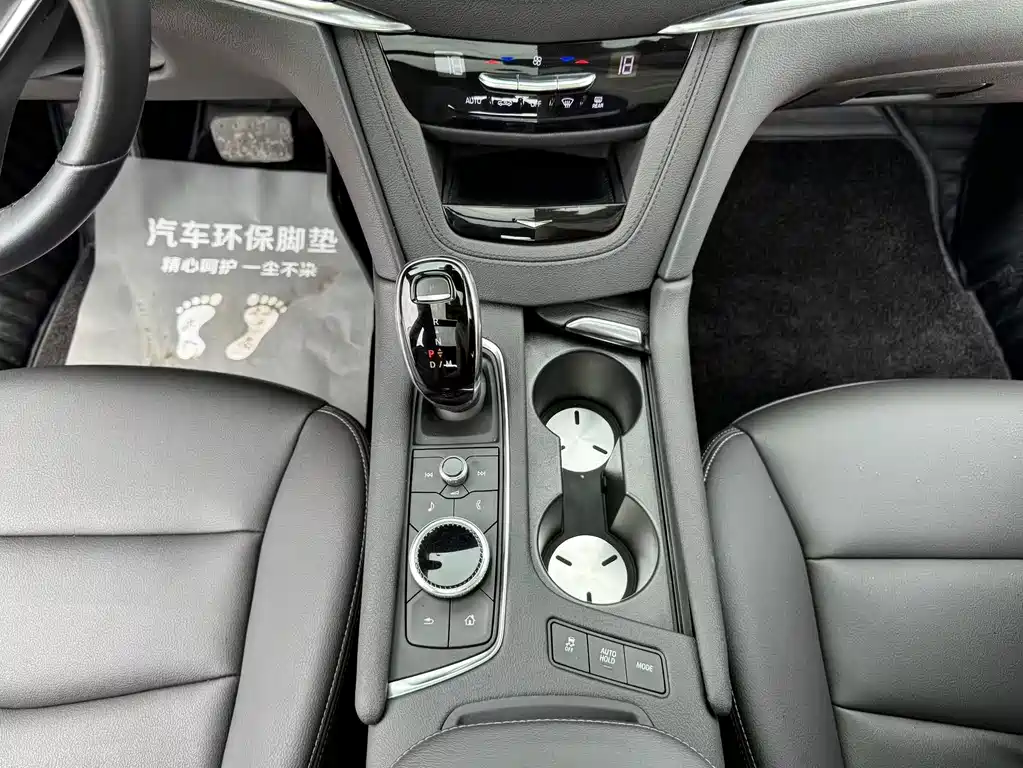 Cadillac XT6 2021 — фото 34