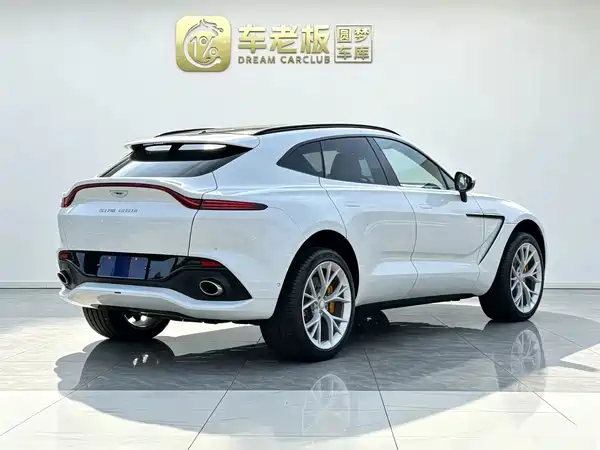 Aston Martin DBX 2021