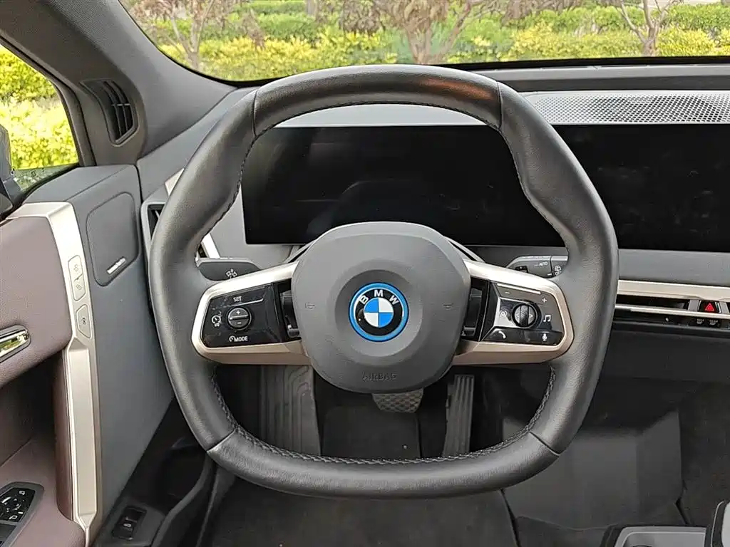 BMW iX 2025 — фото 8