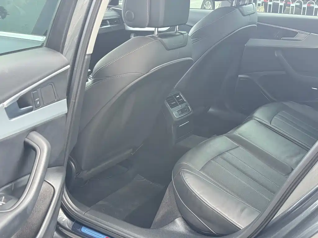 Audi A4L 2021