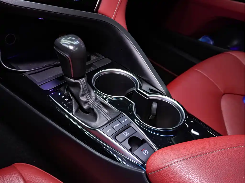 Toyota Camry 2020 — фото 12