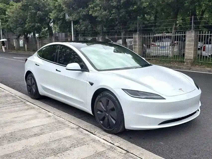 Tesla Model 3 2025 — фото 3