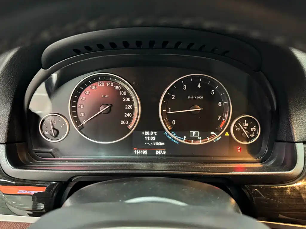 BMW 5 Series 2012 — фото 13