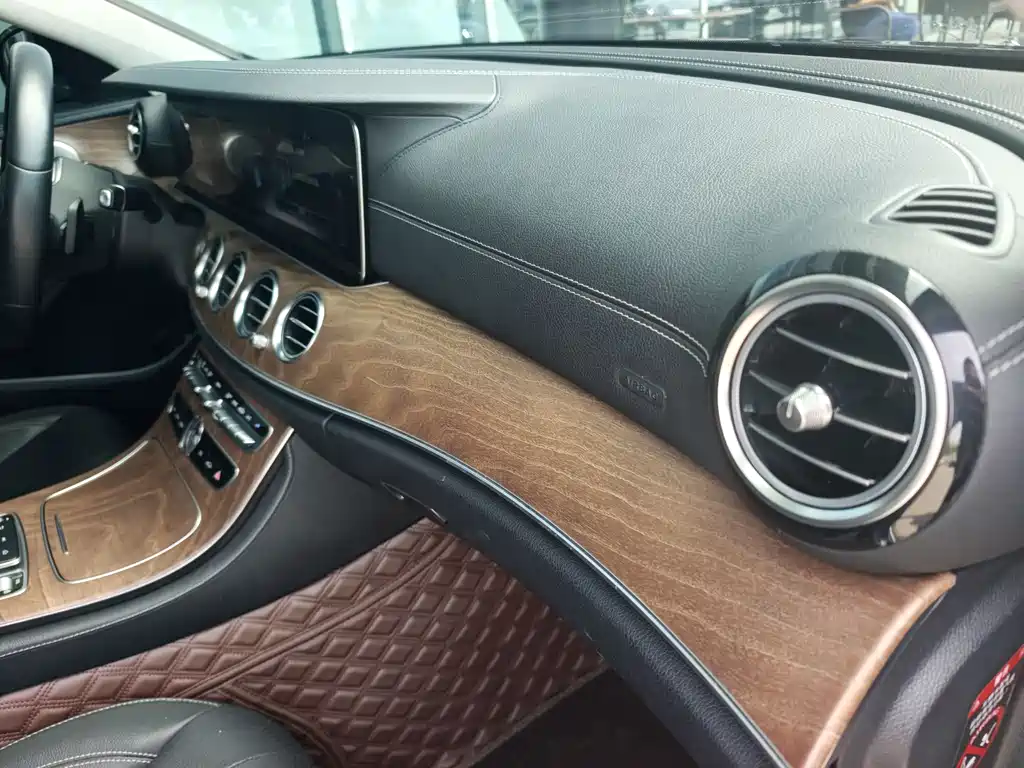 Mercedes-Benz E-Class 2019 — фото 18