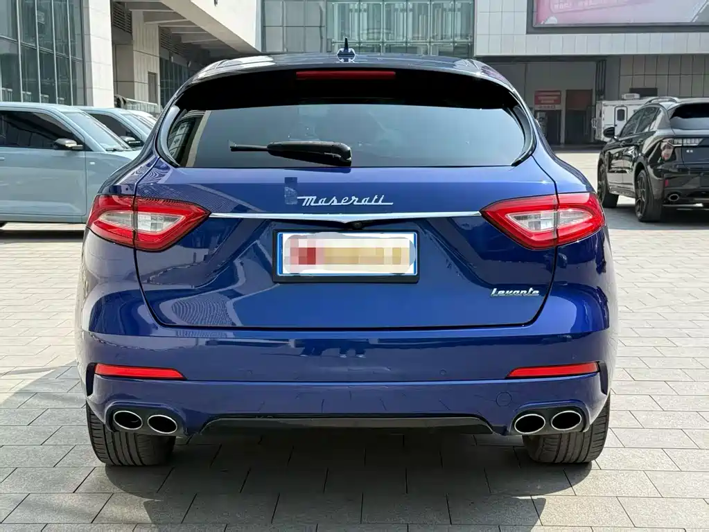 Maserati Levante 2016 — фото 10