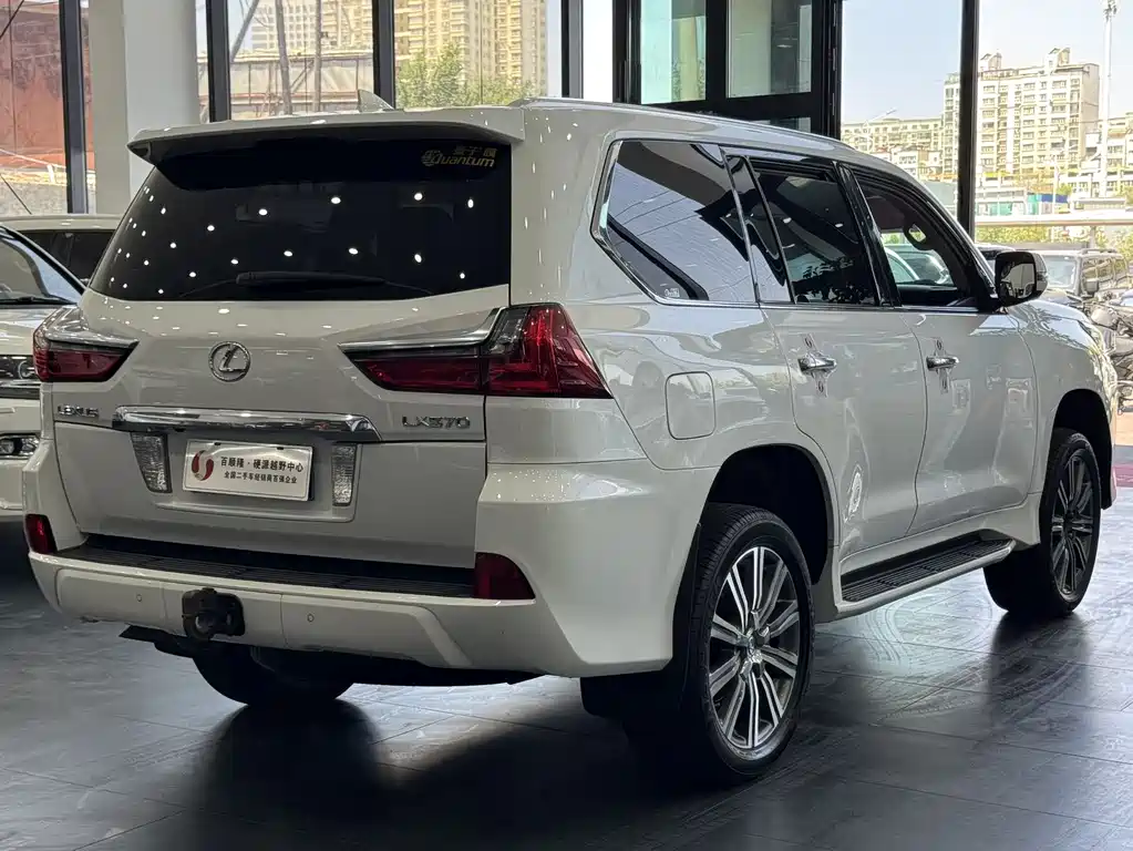 Lexus LX 2017 — фото 14