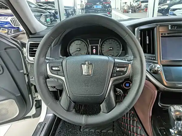 Toyota Crown 2018