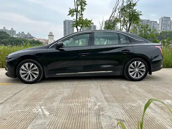 Hongqi E-QM5 2023