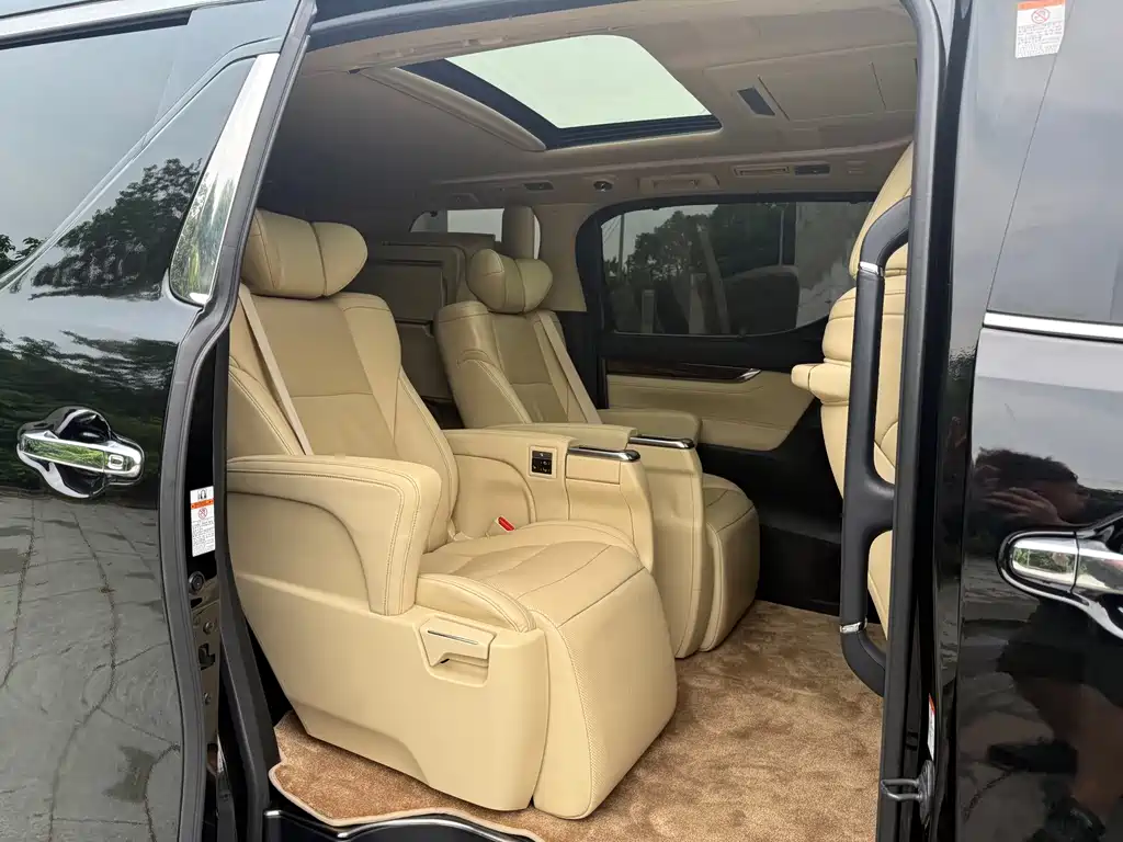 Toyota Alphard 2018 — фото 12