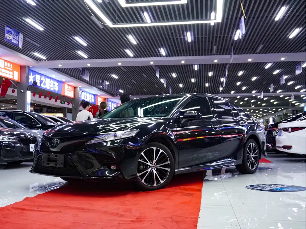 Toyota Camry 2020 — фото 1