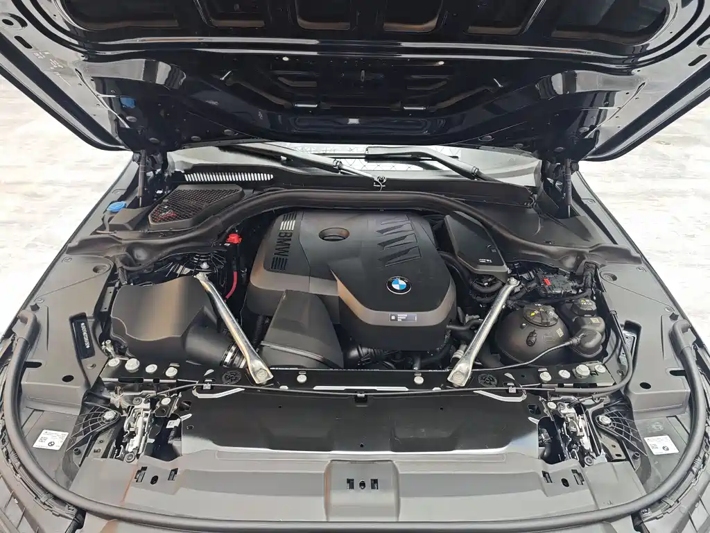 BMW 5 Series 2025 — фото 12