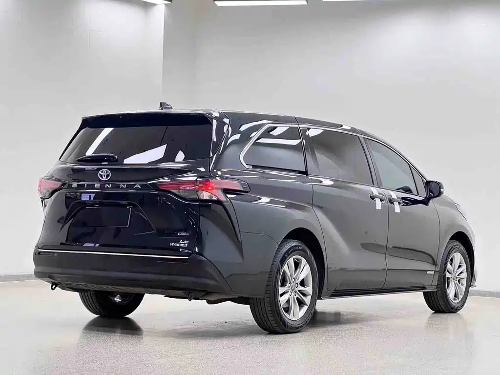 Toyota Sienna 2023 — фото 27